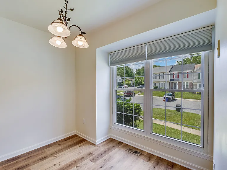 1806 Glendale Ln — Photo 29