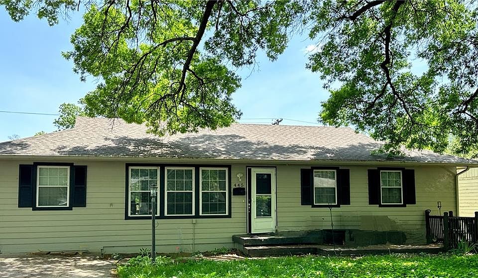 1st image of 445 Park Dr