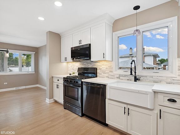 5th image of 10713 Lacrosse Ave