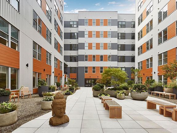 4th image of 391 Claremont Ave #2033