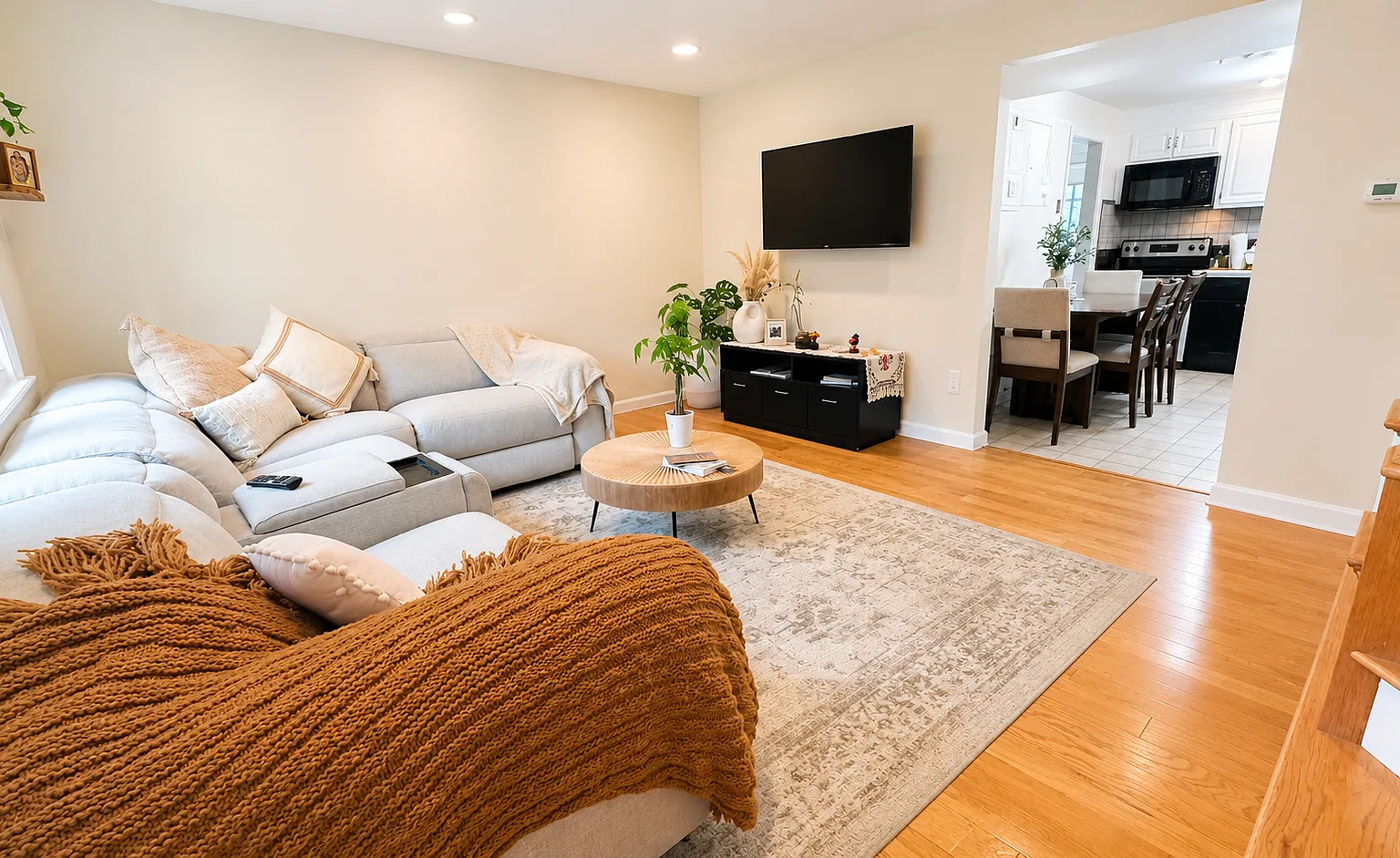 2 bed, 958 sqft, $2,550 — Photo 1
