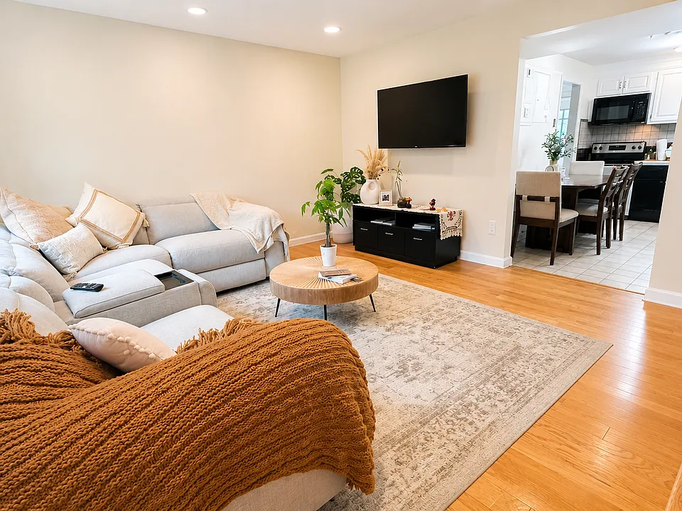 99 Pilgrim Cir #99