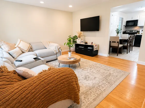 99 Pilgrim Cir, Methuen, MA 01844