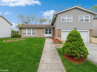 2712 Larkspur Ln, Hazel Crest, IL 60429