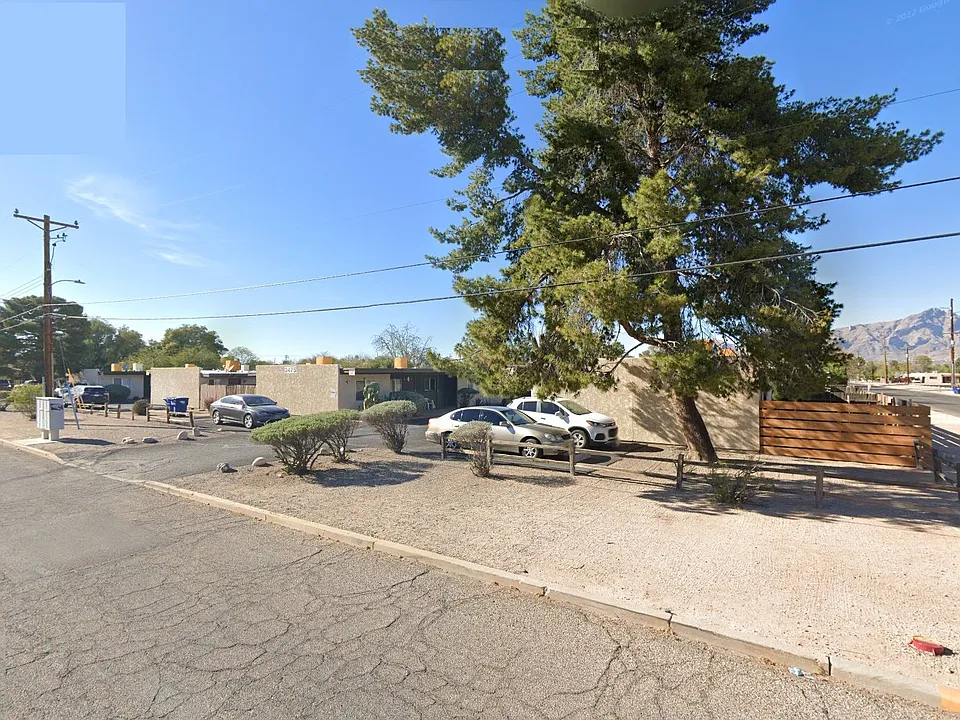 Nearby parks and specialty stores delight Tucson neighborhood residents