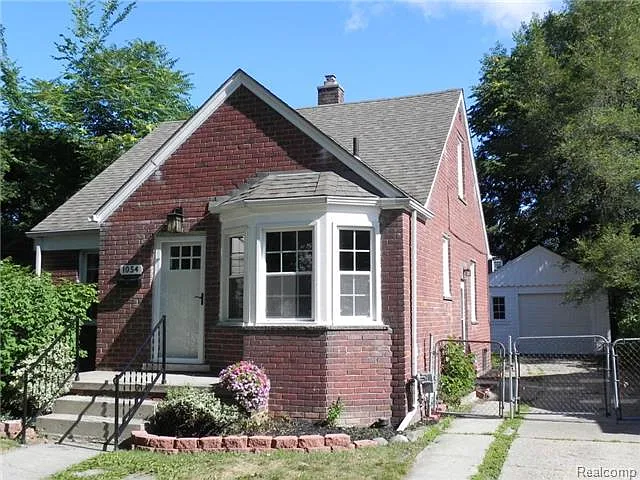 1054 Leroy St photo 1