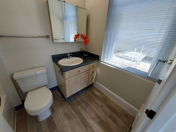 5th image of 523 Pine St APT 1003