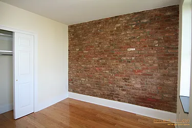 Rented by aptsandlofts.com