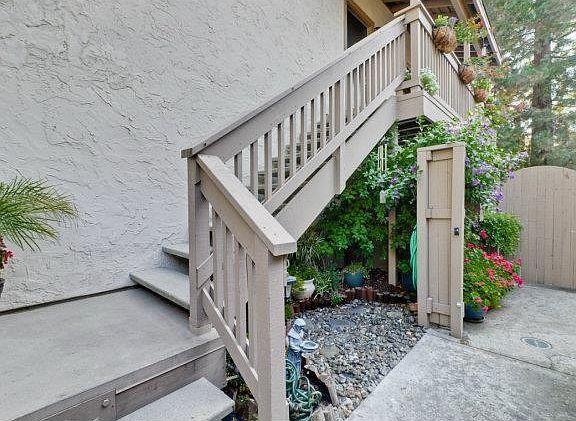 2nd image of 19303 Vineyard Ln