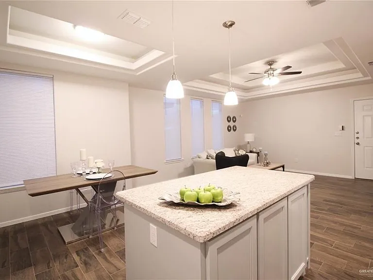 709 Cathedral Hl #3 — Photo 4