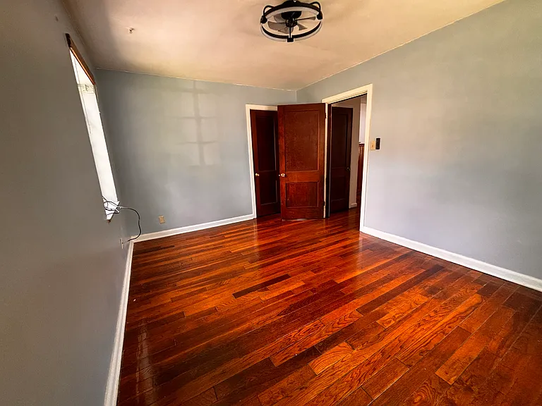 360 Ross Ave — Photo 5