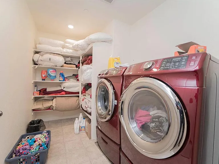 1088 Arrington Dr — Photo 29