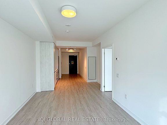 5th image of 2485 Eglinton Ave W #1007