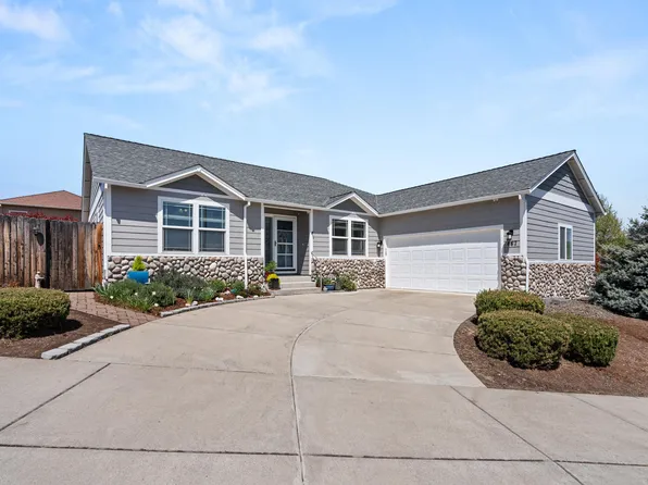 467 N De Anjou Ave, Eagle Point, OR 97524