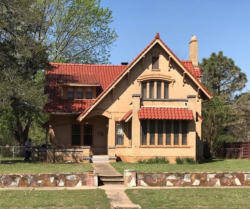 1st image of 604 N Market Ave