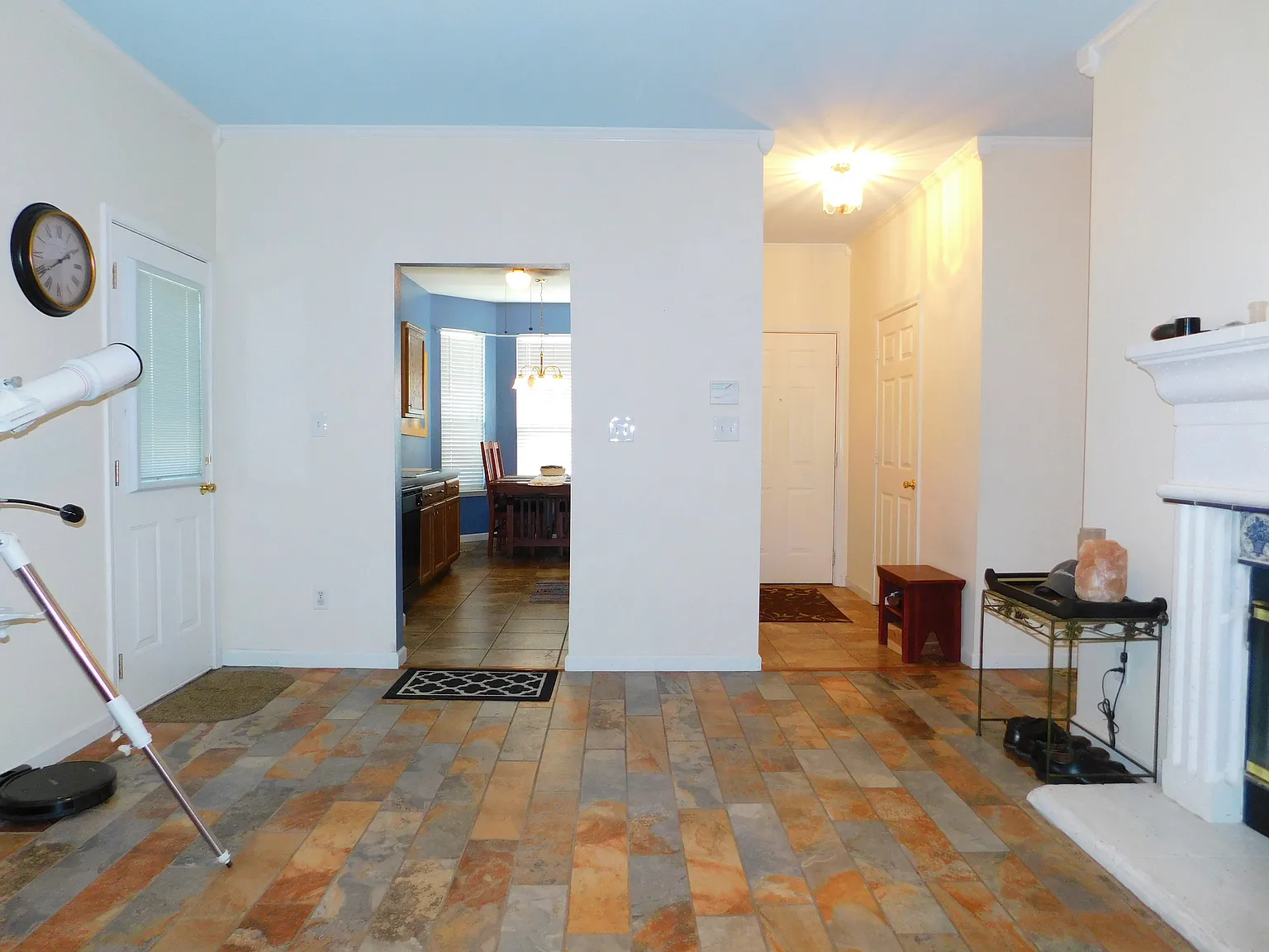 3 bed, 1204 sqft, $1,995 — Photo 3