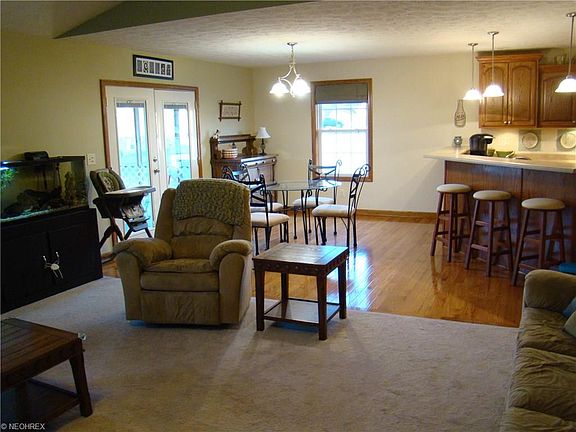 3rd image of 12 Bluestone Dr
