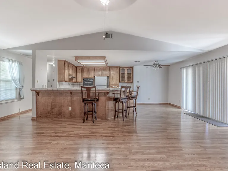 1635 Crom St — Photo 13