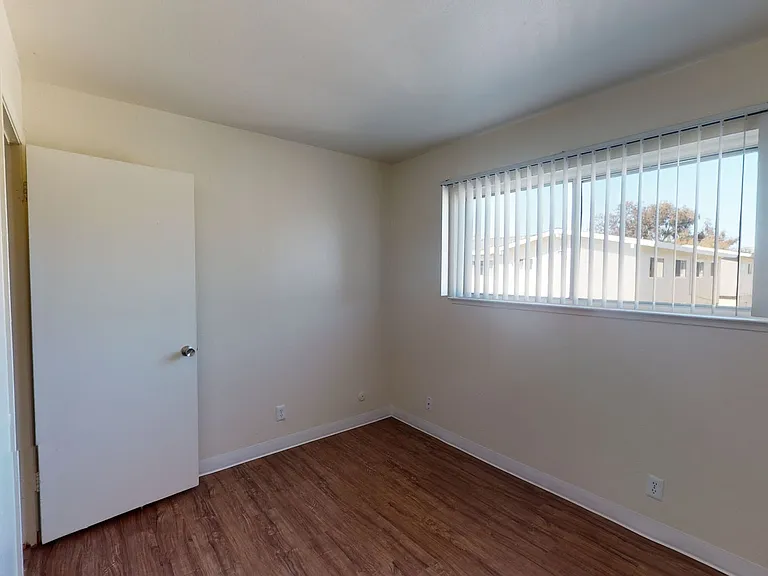 Bay Terrace — Photo 30