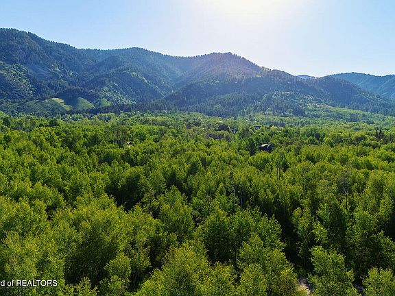 3rd image of 25 Quaking Aspen Way