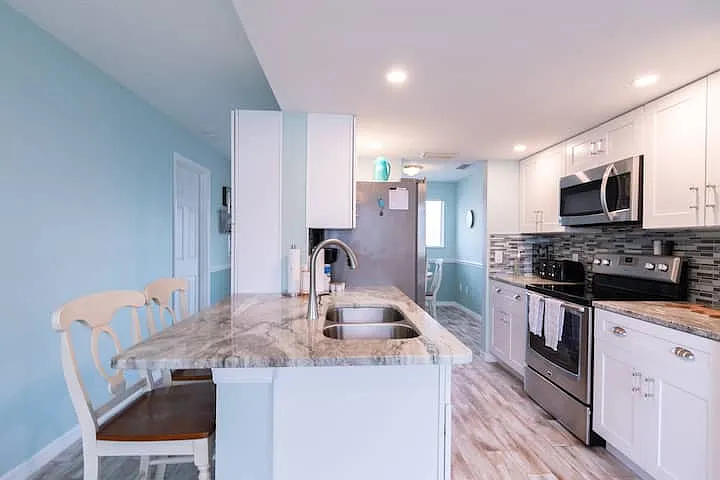 1 bed, 900 sqft, $2,460 — Photo 2