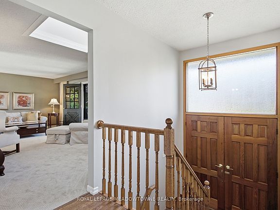 5th image of 273 Maple Ave