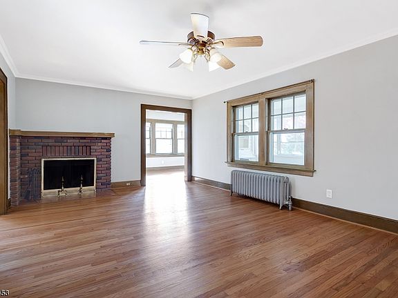 4th image of 15 Helen Ave