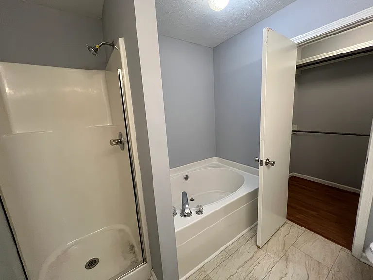 1013 Carlyle Cv — Photo 21