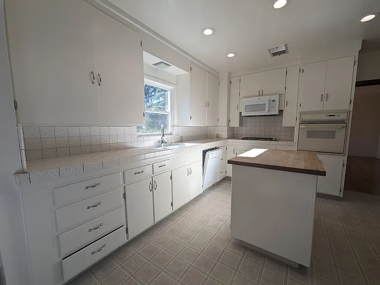 4153 Bolsa Rd #A — Photo 6