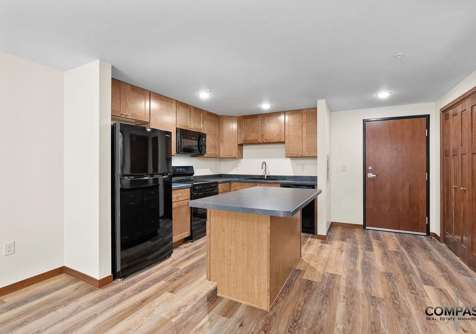 610 Gray St Apartments — Photo 1