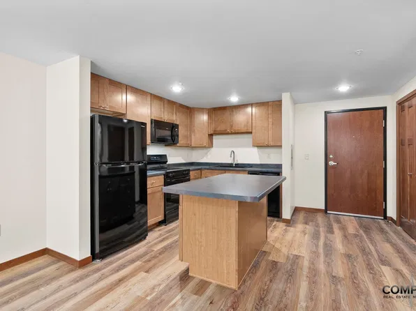 610 Gray St Apartments