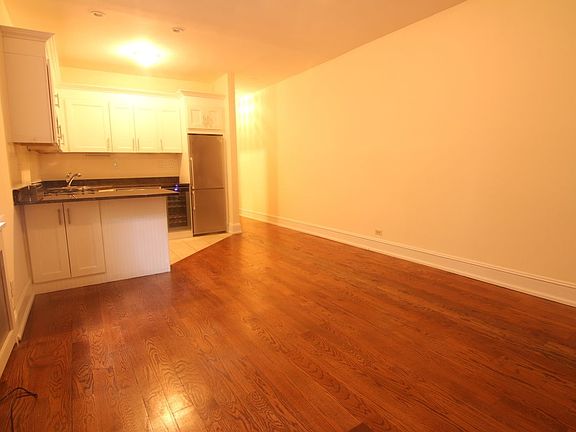 3rd image of 8 W 75th St APT B