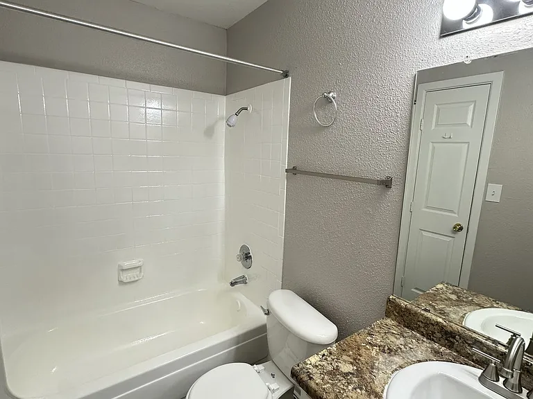 Salado At Cityview Apartments — Photo 9