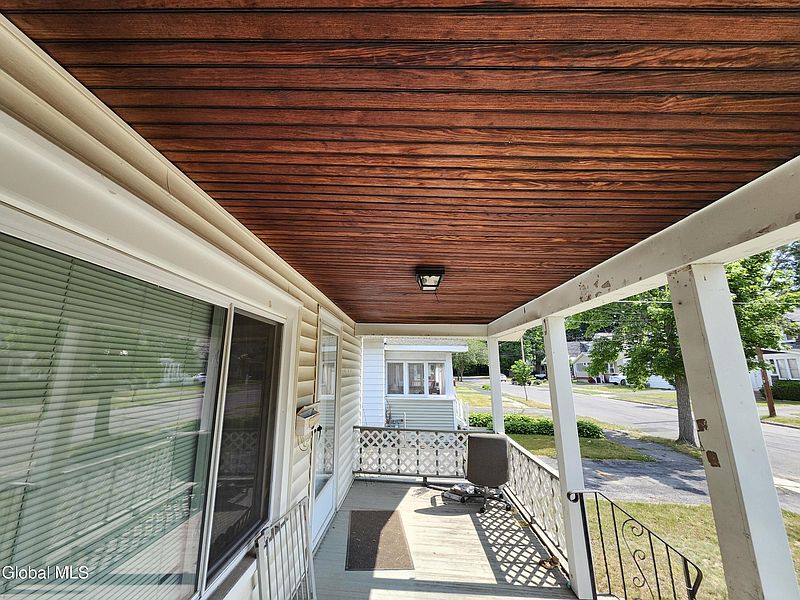 4th image of 875 Hazelwood Avenue