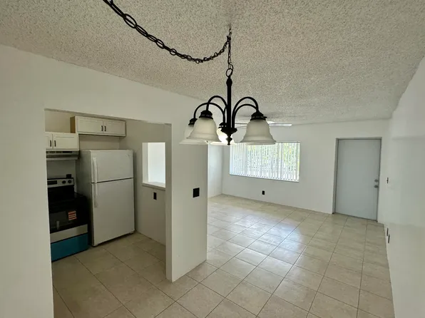 555 Purdy Ln, Palm Springs, FL