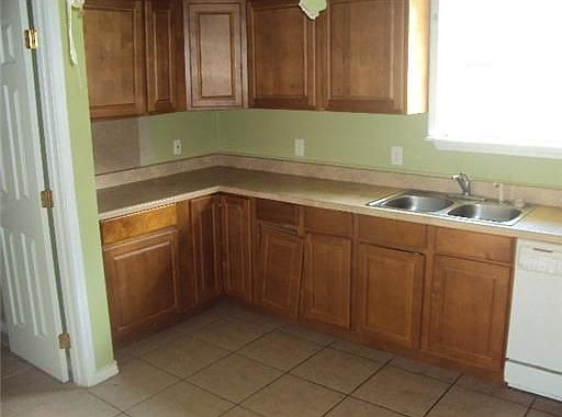 3rd image of 5701 Foxcroft Dr