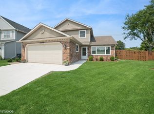 1208 Old Timber Ln, Hoffman Estates, IL 60192