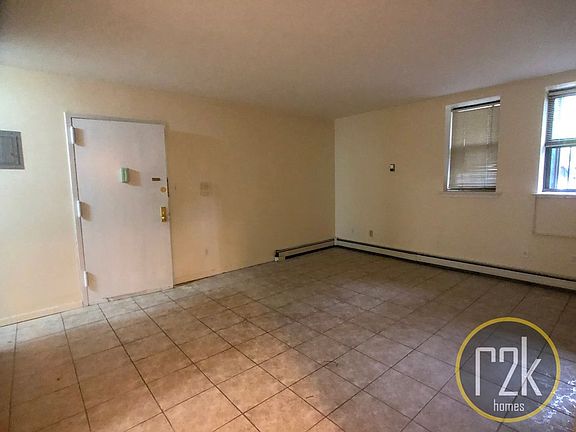 4th image of 2911 Newtown Ave #1A