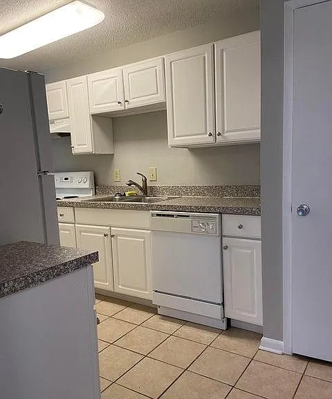 3570 Sable Palm Ln E — Photo 9