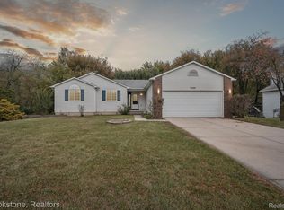 9088 Posey Dr, Whitmore Lake, MI