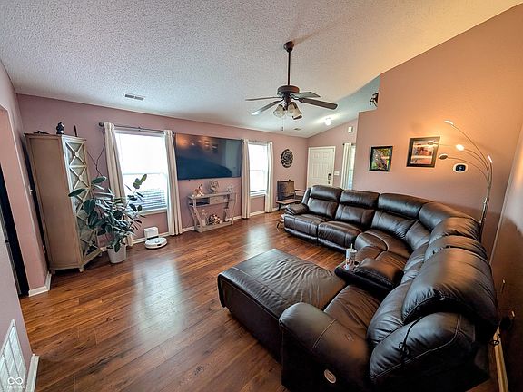 4th image of 1823 Long Lake Dr