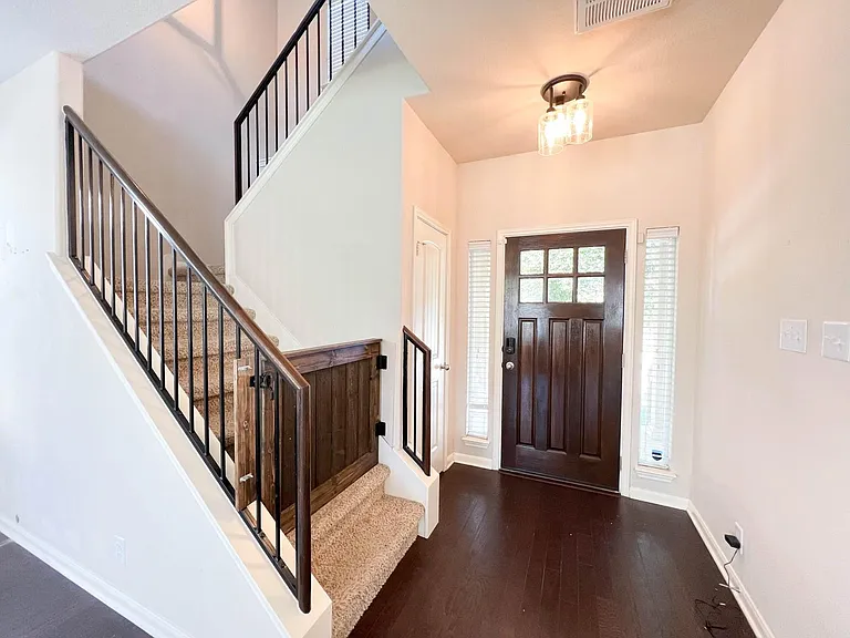 921 Heritage Springs Trl — Photo 3