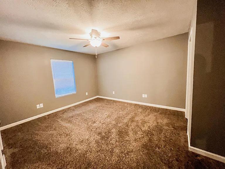 504 E Boulevard St — Photo 7