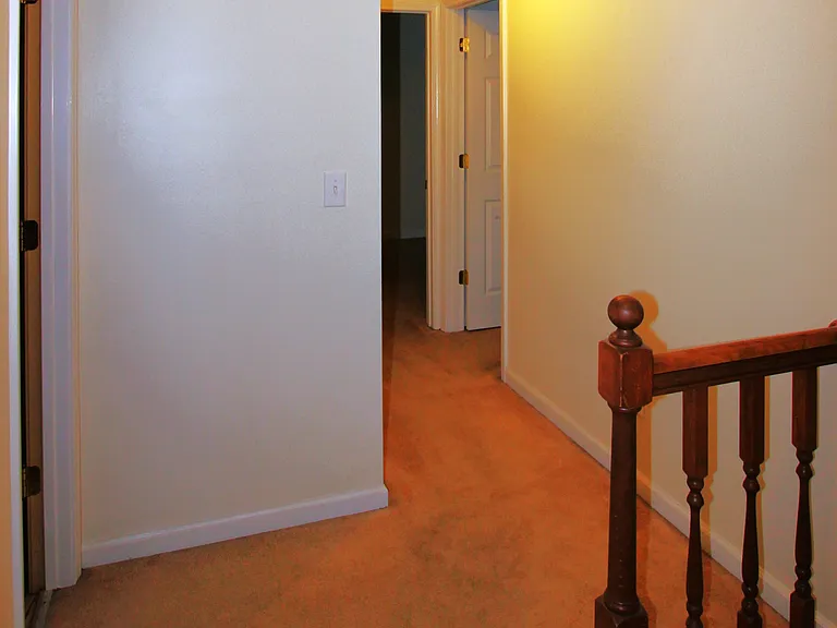 504 Pioneer Dr — Photo 11