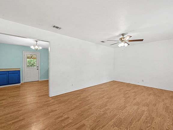 5th image of 214 Wildflower Dr