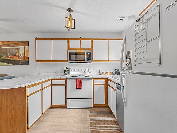 4th image of 3783 Vale Dr