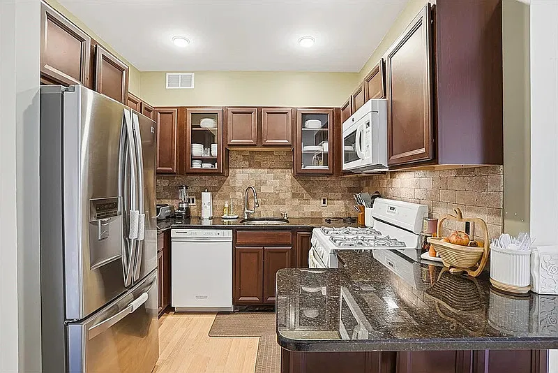 1 bed, 1.0 bath, 753 sqft, $1,720 — Photo 3