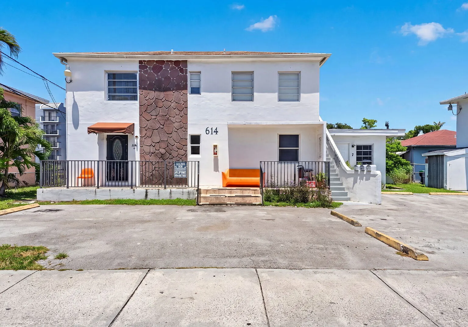 2 bed, 1.0 bath, $2,350 — Photo 2