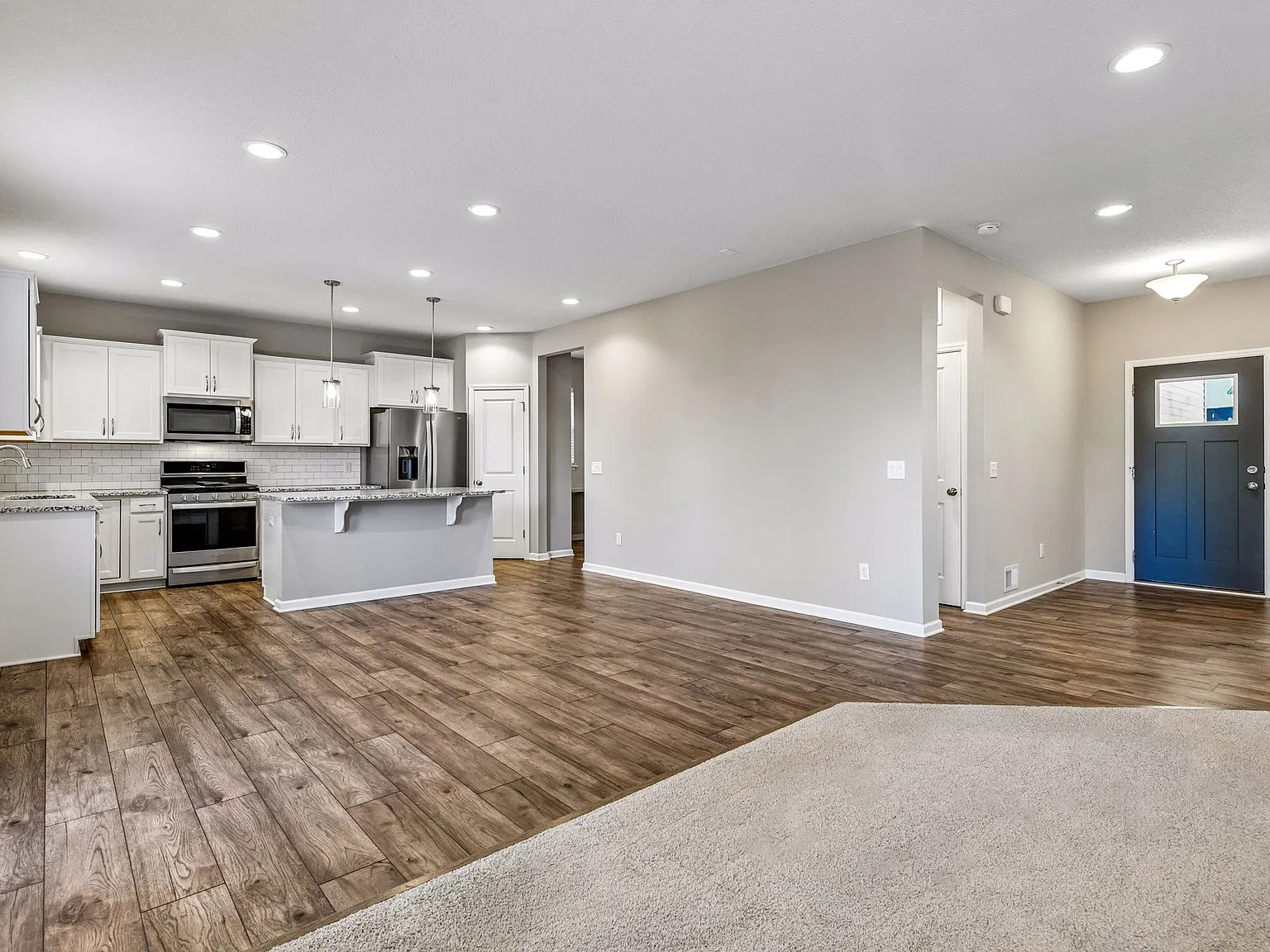 3 bed, 2376 sqft, $3,250 — Photo 3