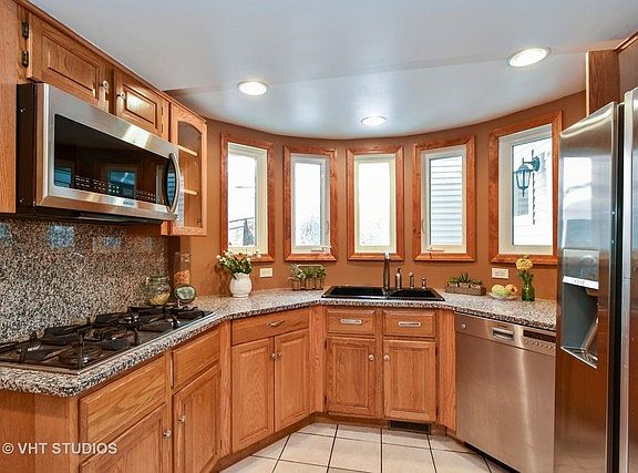 4th image of 340 Holbrook Cir